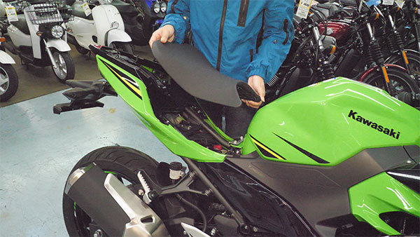 Kawasaki Ninja250への取付方法 | 伸縮ワイヤー取付方法 | バイク用 