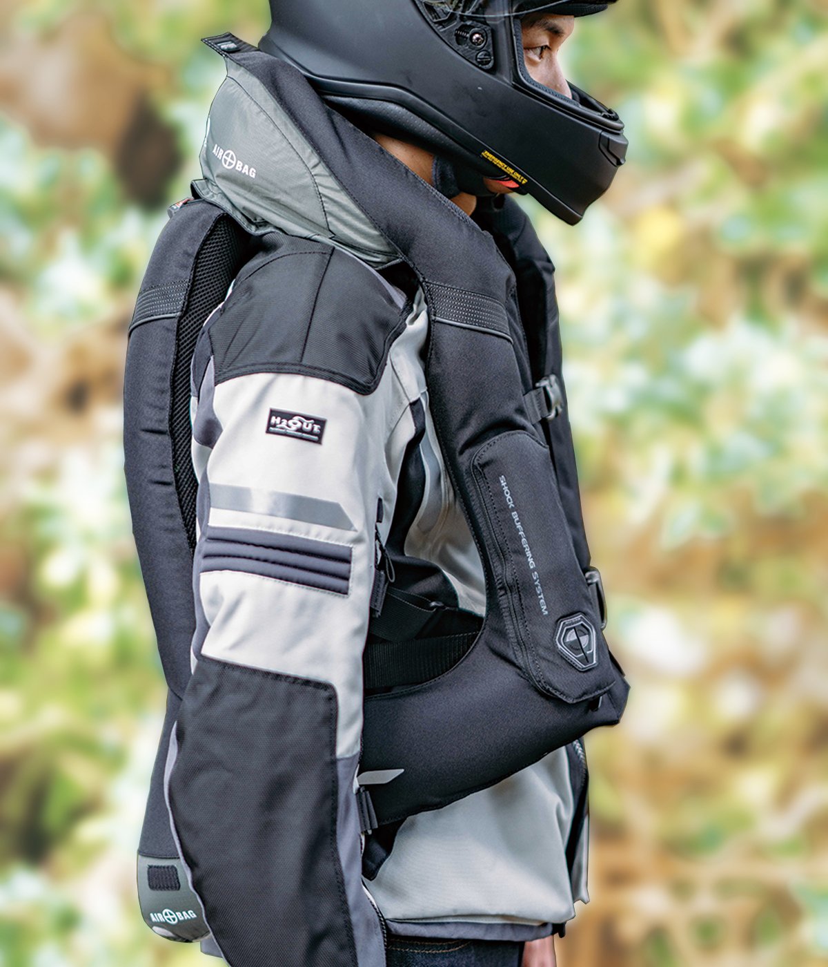 VHR | Airbag is stored in the neck and lower back by Velcro